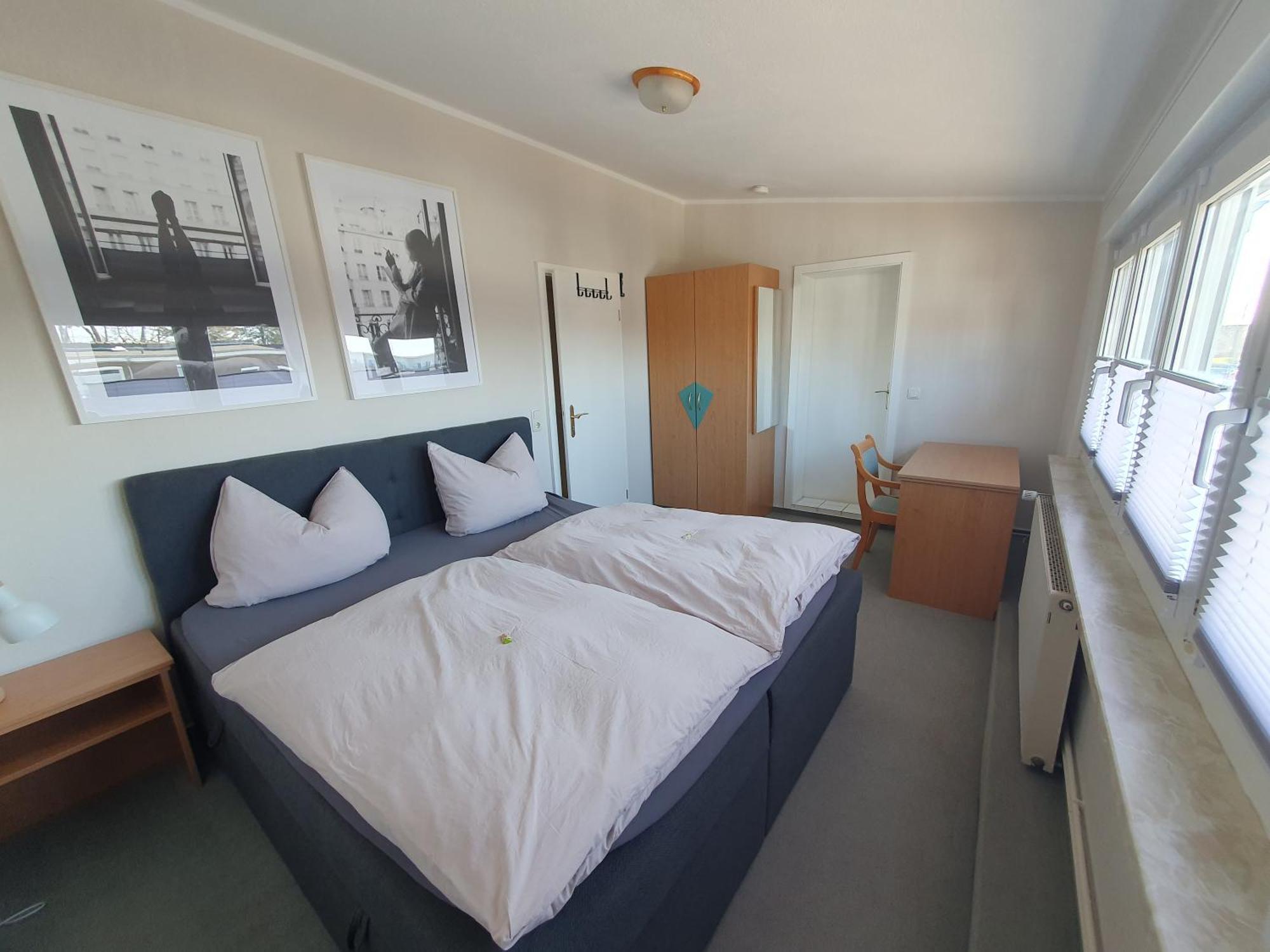 Neumuhler Hof: Spacious Family Apartment with Multiple Bathrooms and Free Parking Schwerin  Exterior photo