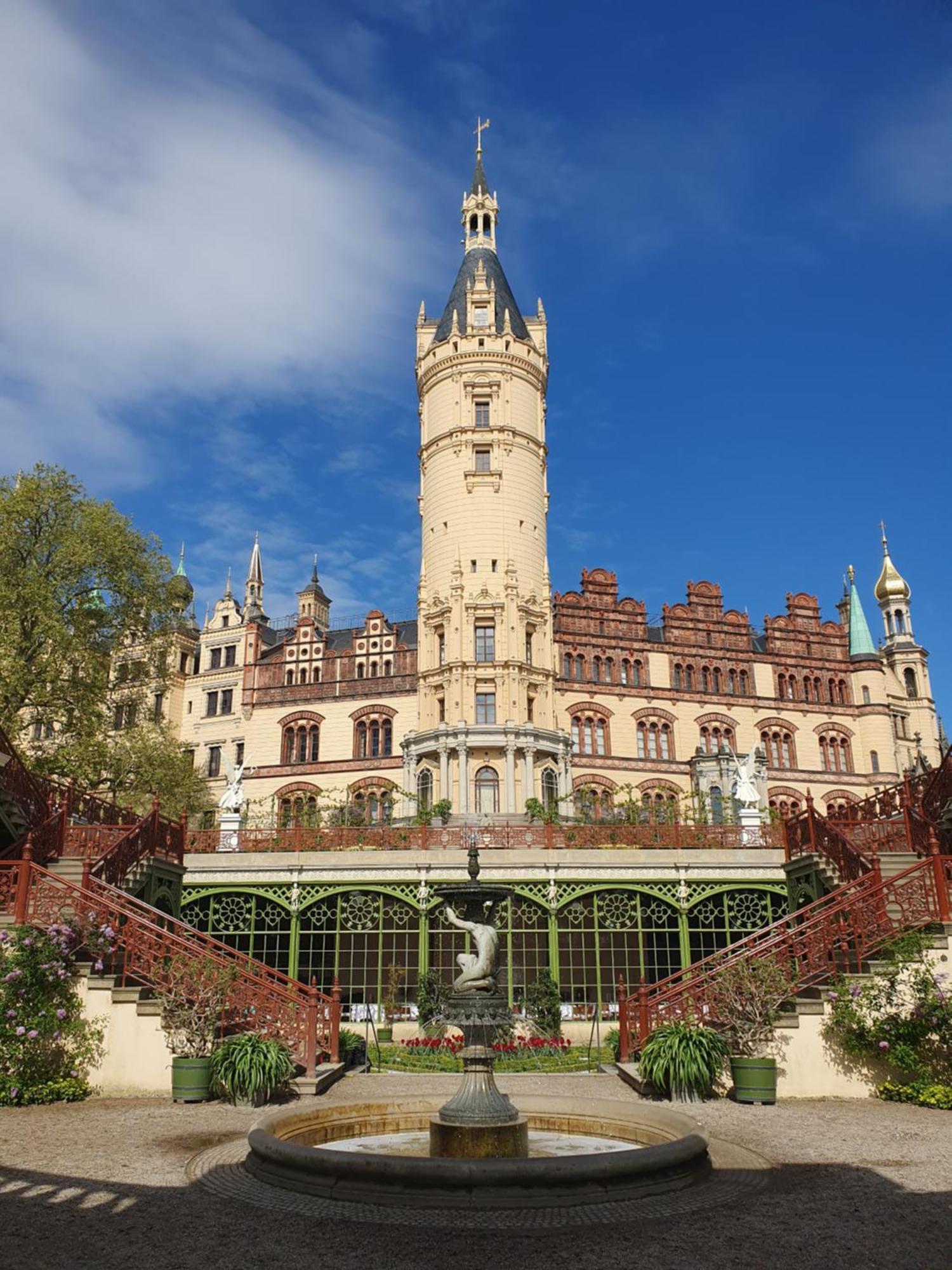 Neumuhler Hof: Spacious Family Apartment with Multiple Bathrooms and Free Parking Schwerin  Exterior photo