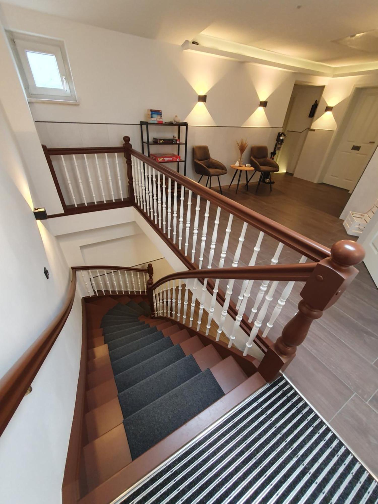 Neumuhler Hof: Spacious Family Apartment with Multiple Bathrooms and Free Parking Schwerin  Exterior photo
