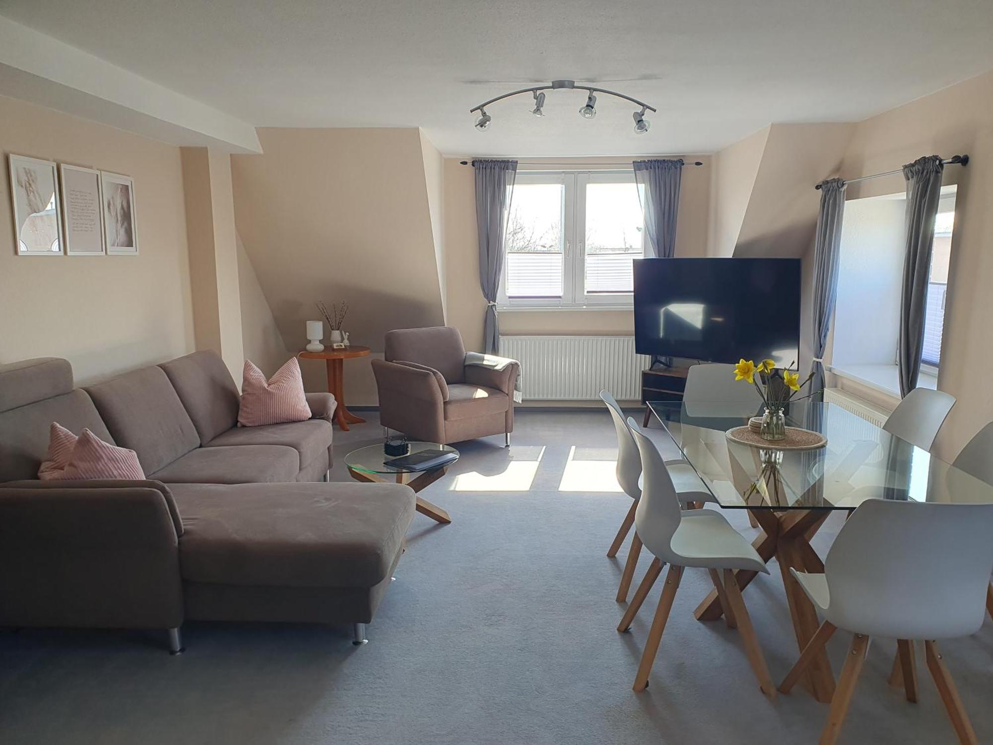 Neumuhler Hof: Spacious Family Apartment with Multiple Bathrooms and Free Parking Schwerin  Exterior photo